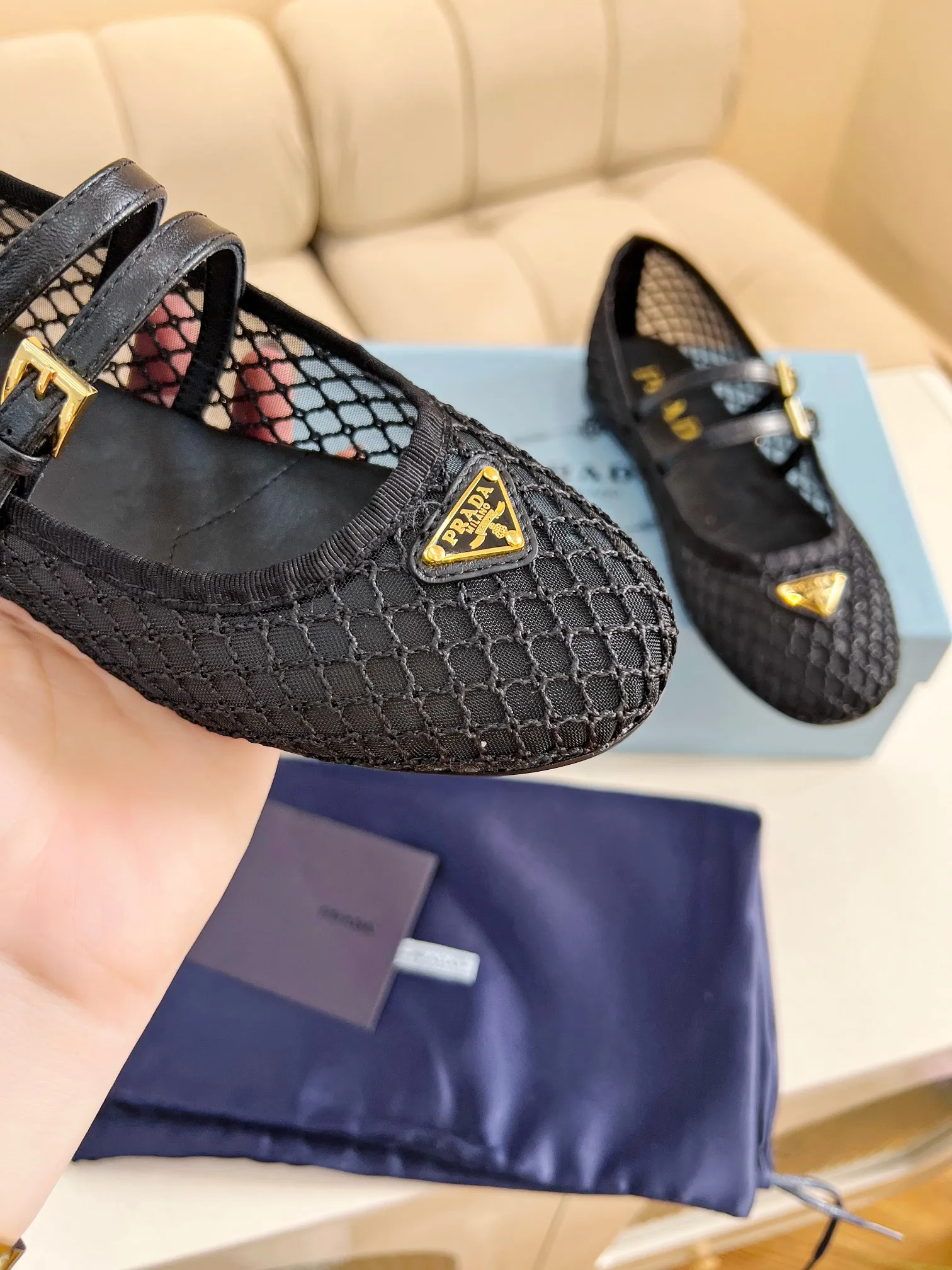 👟👟Ex-factory price 520👟👟 PRADA💝💝25ss💯💯💯New British style dancing shoes Small leather loafers - retro fashion classic items New products created at the first major show of Paris Fashion Week Inspirations are cleverly combined by the D chief designer on the perfect shoe shape. Matched with brand buckles, it is more fashionable. Upper: imported rhombus lining: cowhide lining sole: original [Fireworks][Fireworks] 1:1 molded foam sole Size: 35-41 yards